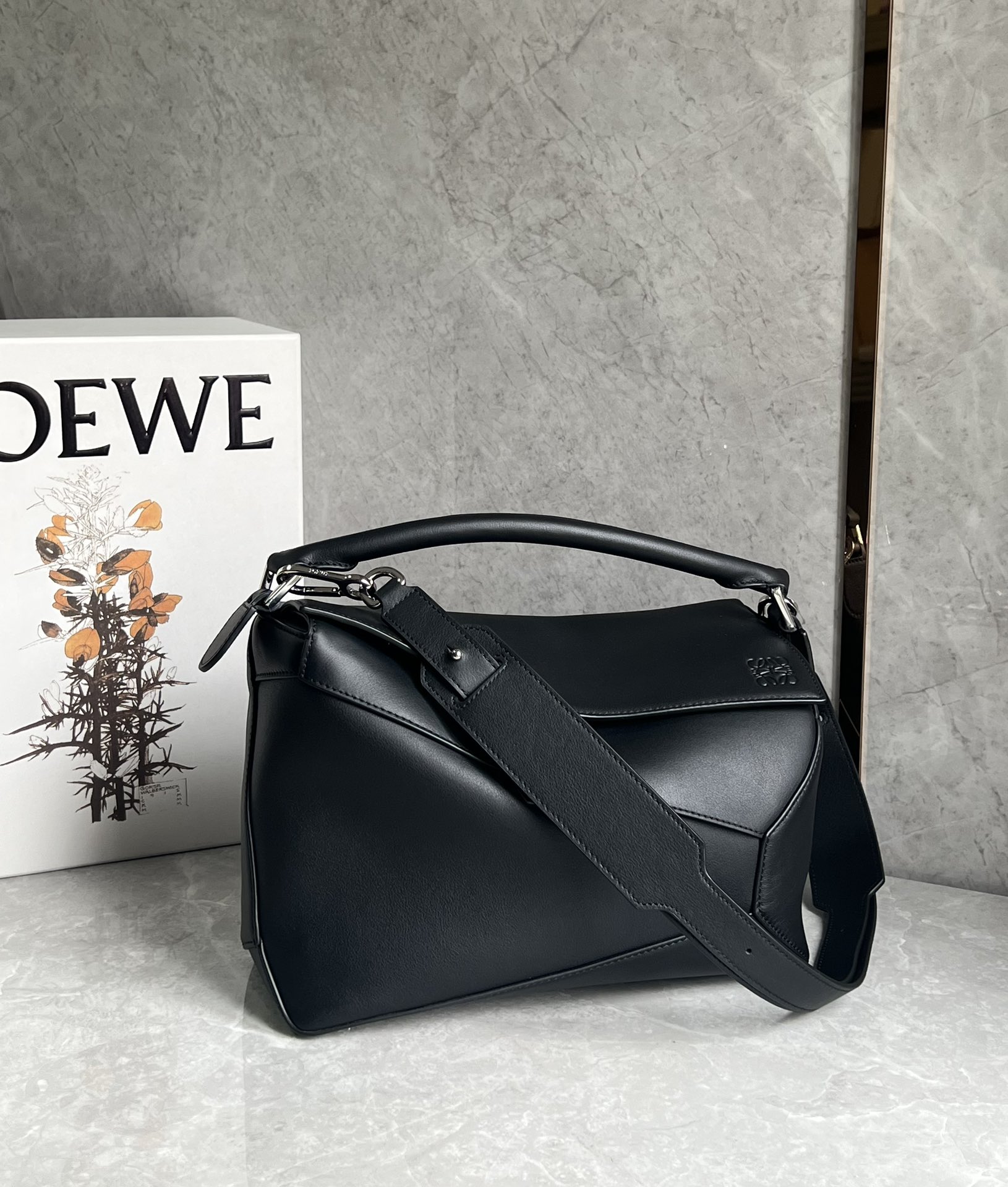 Loewe Medium Puzzle Bag in Classic Calfskin Black